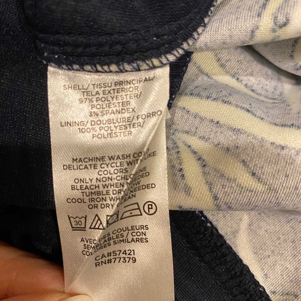 Leafed v-neck jumpsuit - Picture 4 of 4